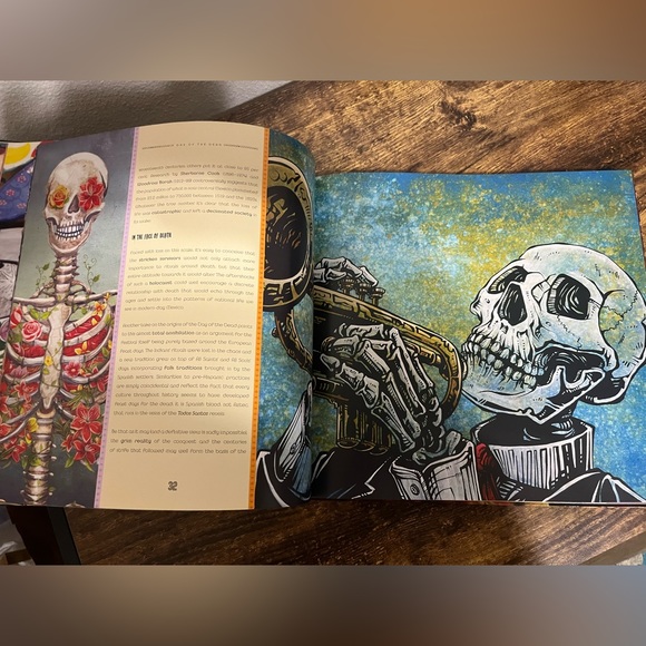 Like New BEAUTIFUL Day of the Dead Book - Picture 5 of 8